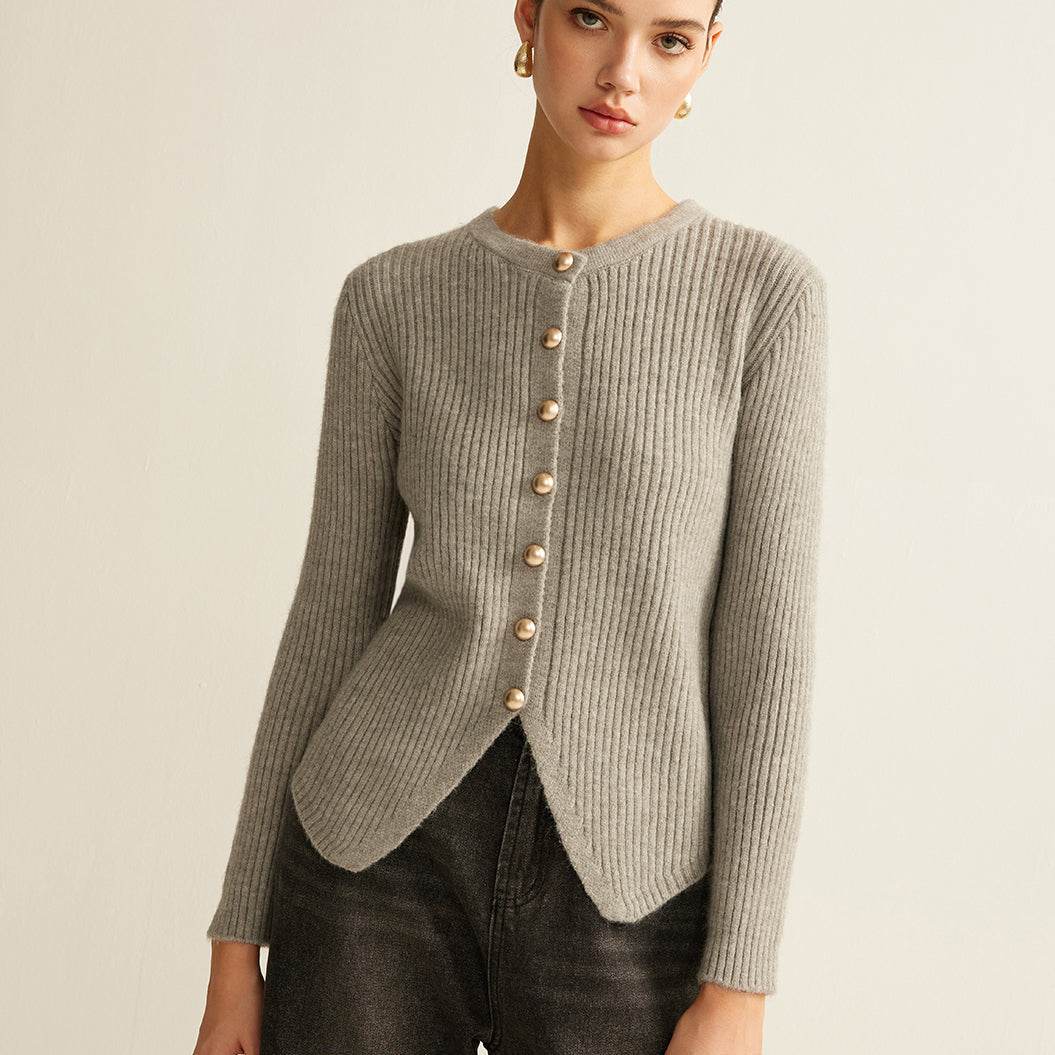 Düğmeli Açık Yırtmaçlı Triko Hırka