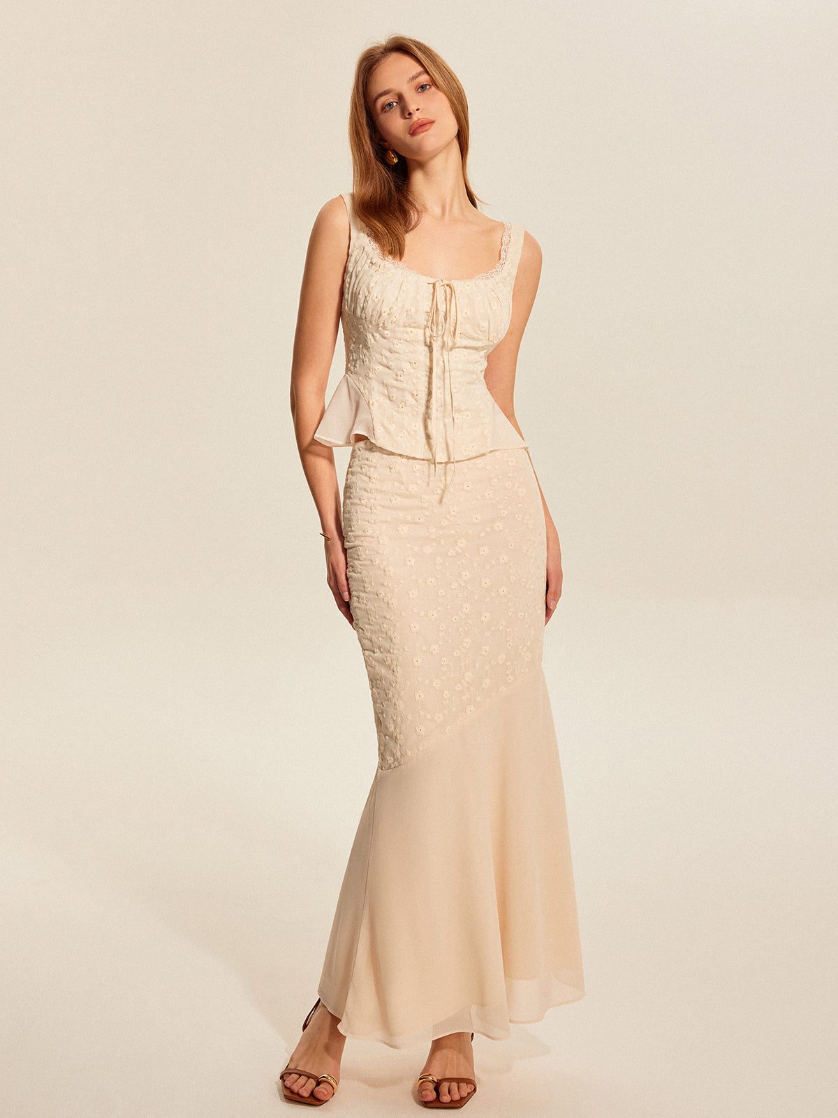 Dantel Kenarlı Çiçekli Peplum Üst