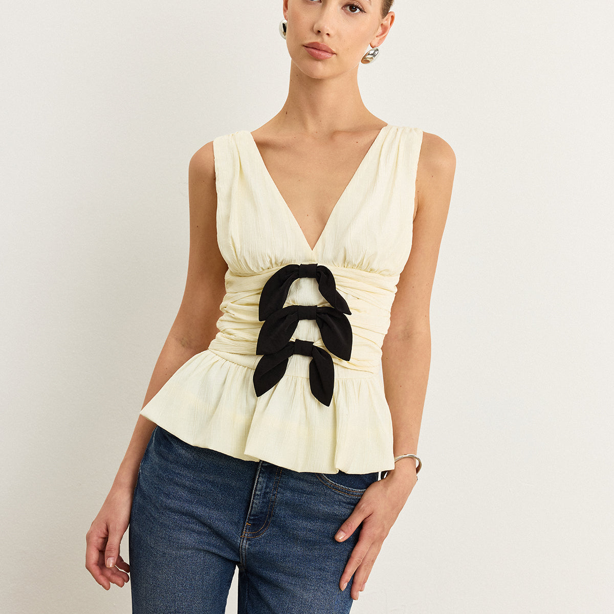 Peplum Etek Ucunda Fiyonk Detaylı Büzgülü Üst