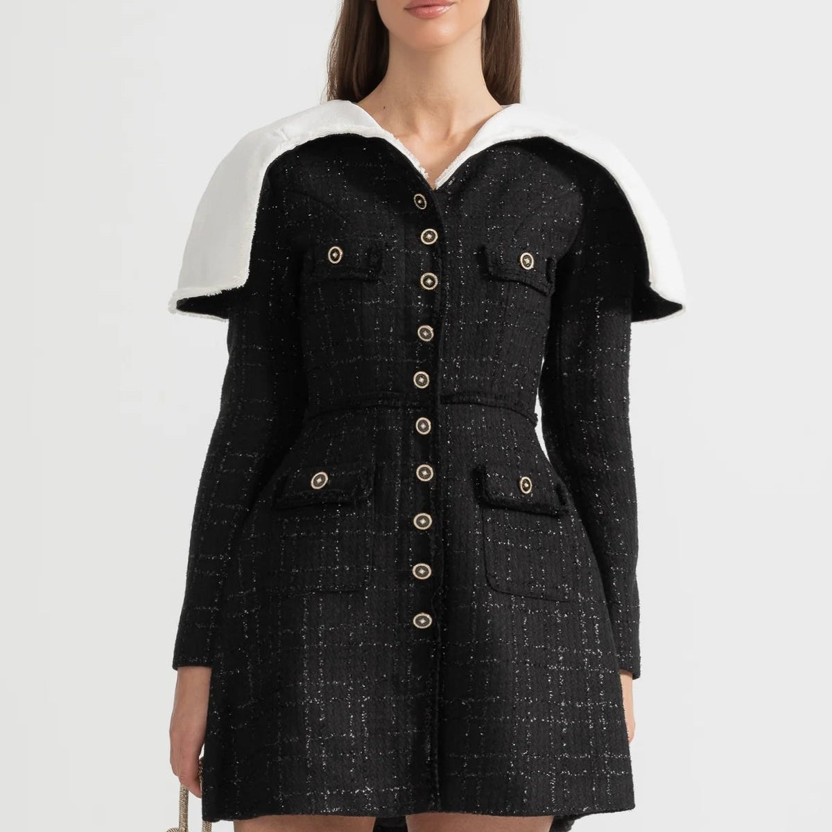Siyah Dokulu Tweed Elbise – Belirgin Omuz Detaylı, Uzun Kollu