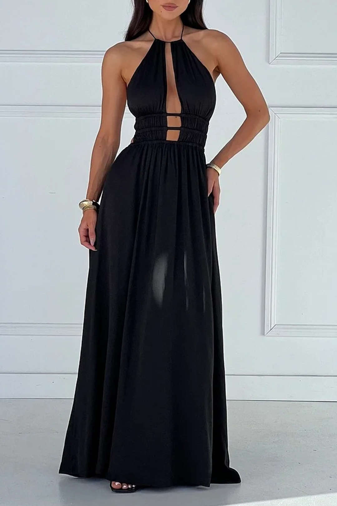 Halter Yaka Kesik Detaylı Kolsuz Maxi Elbise